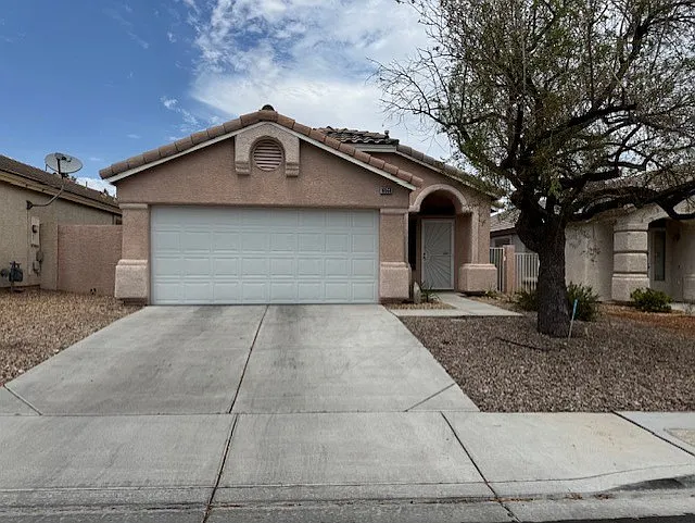 3 bed, 1285 sqft, $2,470 — Photo 2