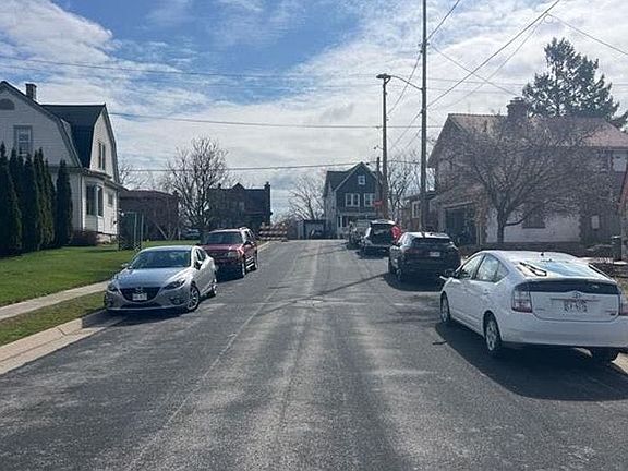 5th image of 825 Cole St