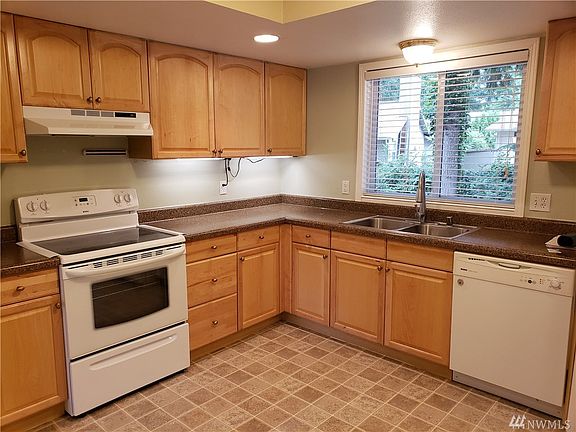 5th image of 8150 Spur Ct NW