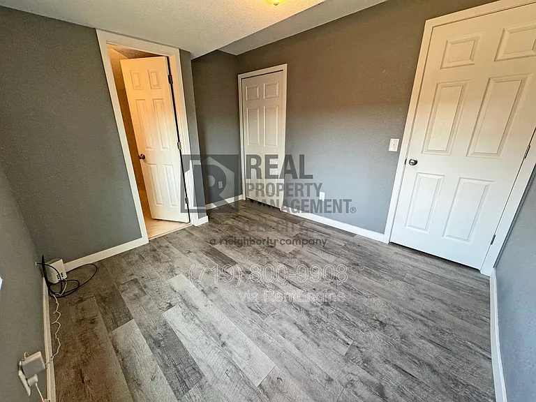 1012 W 11th St — Photo 17