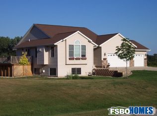9540 Darrell Dr, Cedar Rapids, IA 52411