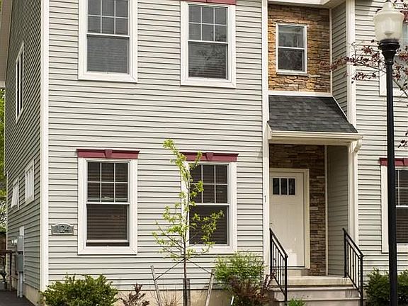 3rd image of 124 Jefferson St APT 2