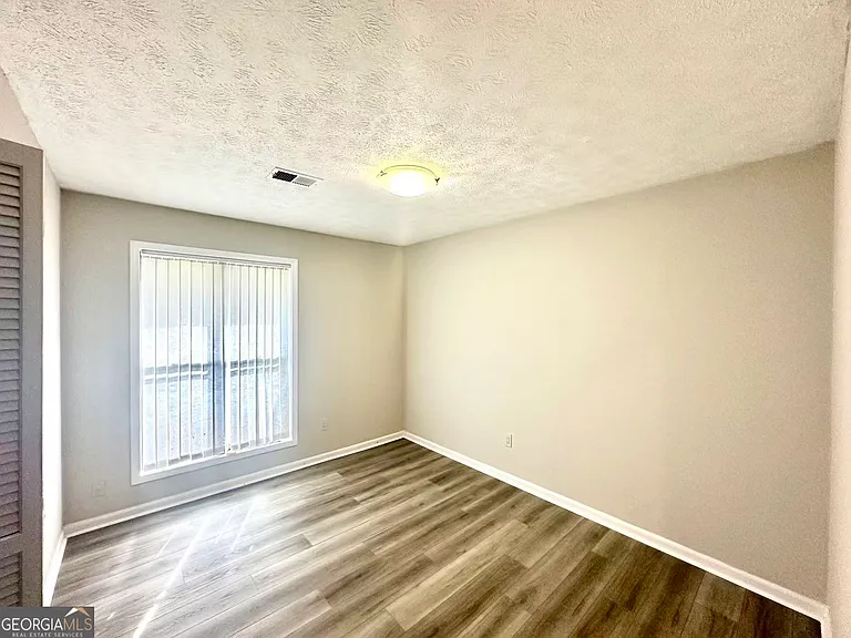 100 Lakeview Ln — Photo 22