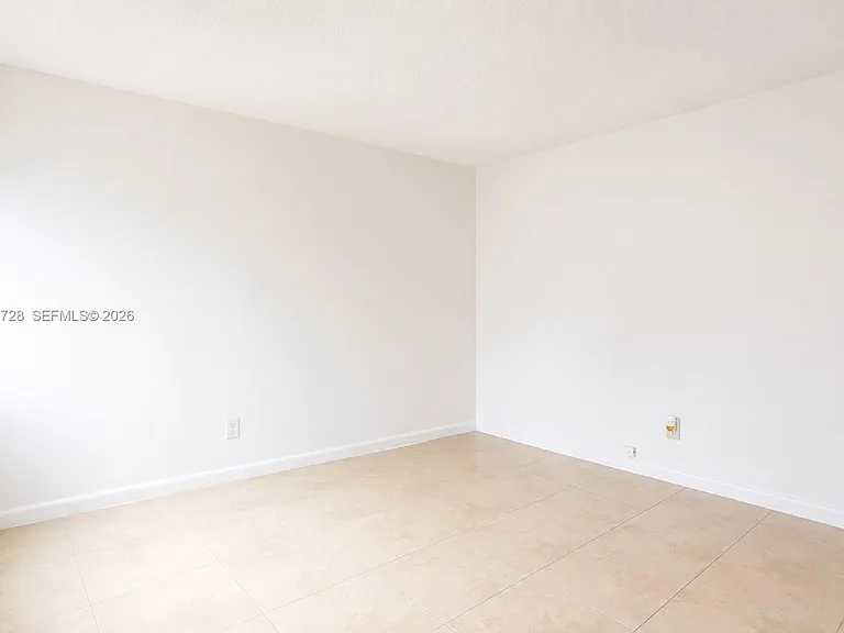932 Moffett St #3 — Photo 4