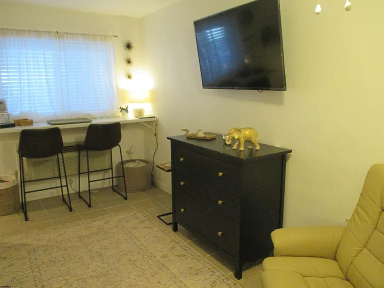 9201 Atlantic Ave #7 — Photo 4