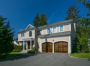 201 Berry Hill Rd, Syosset, NY 11791