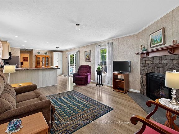 4th image of 16 Eastgate Ave