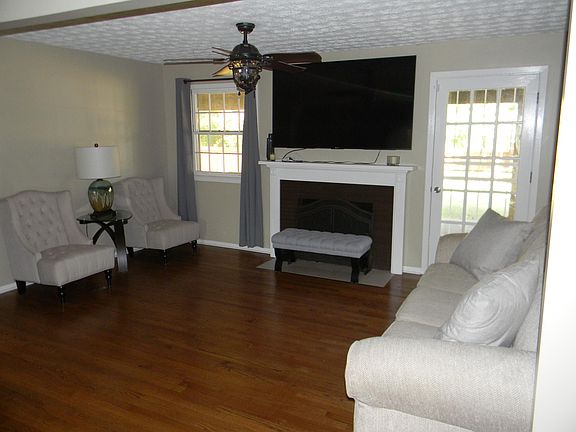 3rd image of 1804 Wonderland Ln