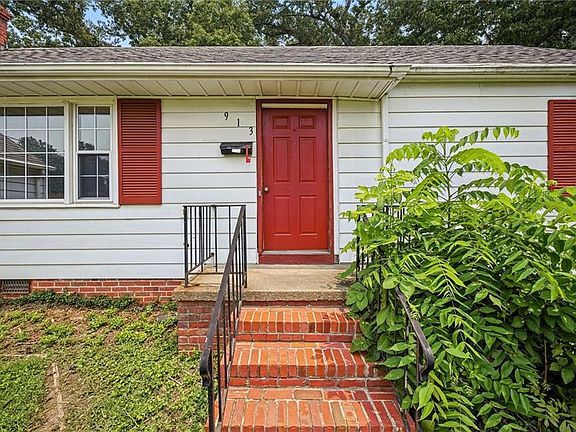 3rd image of 913 Jackson Dr