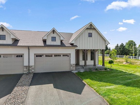 3rd image of 11 Palomino Ct