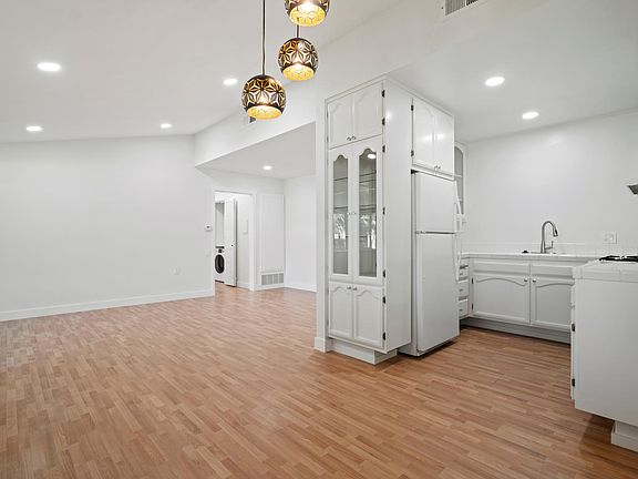 4th image of 19372 Avenue Of The Oaks