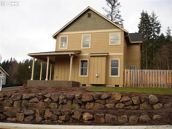 3rd image of 1495 NE Geraldine Dr