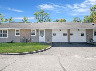 269 Berwick Ct UNIT B, Ridge, NY 11961