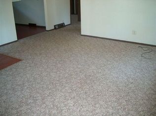 107 Locust St APT 39, Waverly, IA 50677