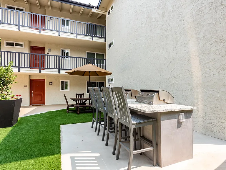 Parkway Terrace — Photo 14