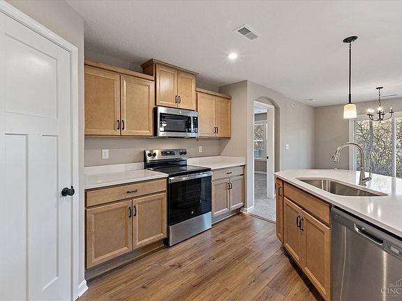 4th image of 525 Tradition Rdg #81104