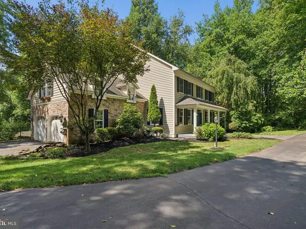 814 Saint Ann Dr, Street, MD 21154