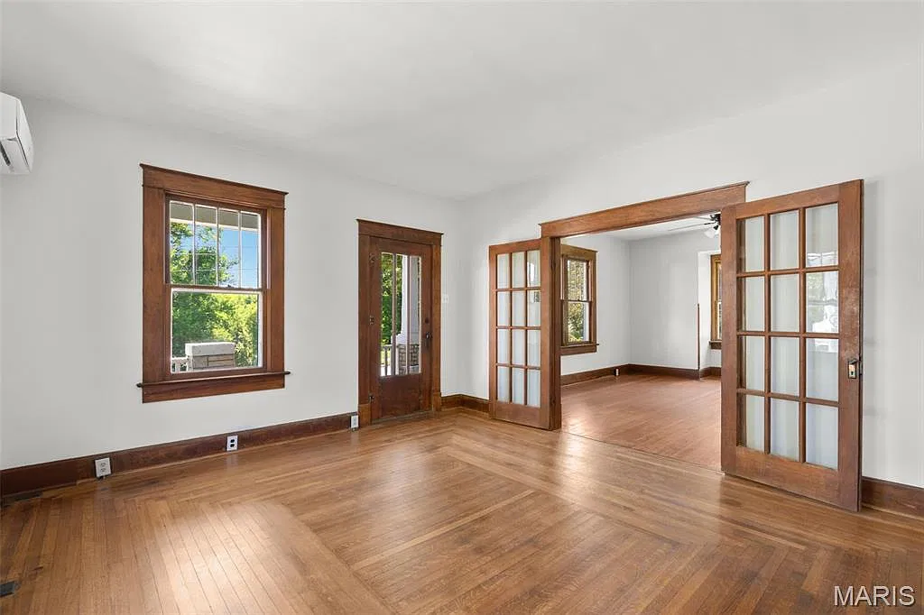 3 bed, 1.0 bath, 1527 sqft, $1,400 — Photo 2
