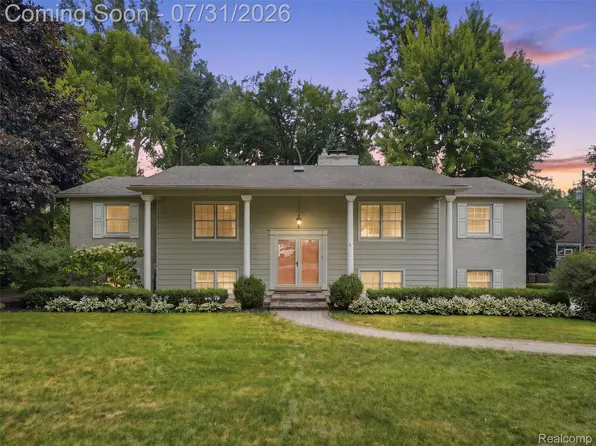 138 Aintree Rd, Rochester, MI 48306