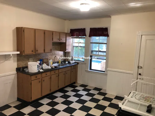 472 Putnam Ave #2B, Cambridge, MA 02139