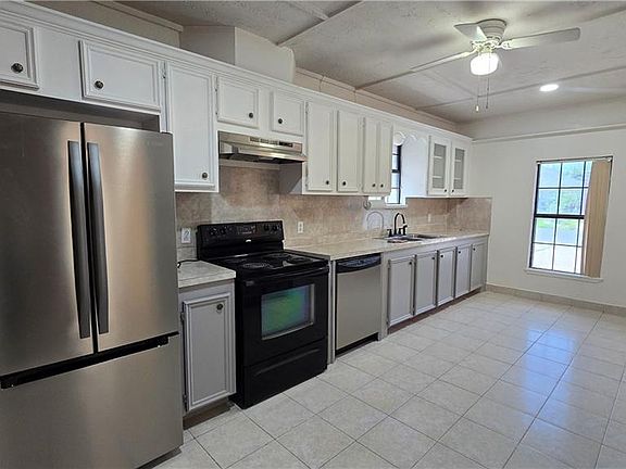 5th image of 809 E Azalea Ave