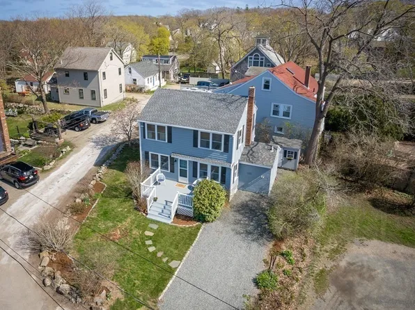 2 Mount Pleasant Pl, Rockport, MA 01966