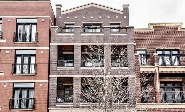 1st image of 2052 W Belmont Ave APT 2