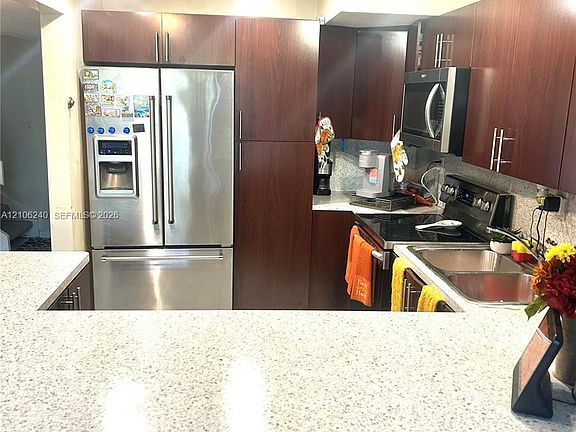 4th image of 2554 N 38th Ave