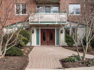 630 Hammond St APT 102, Brookline, MA 02467