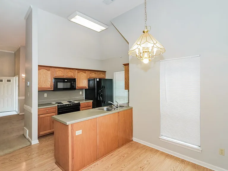 2382 Bethany Dr — Photo 5