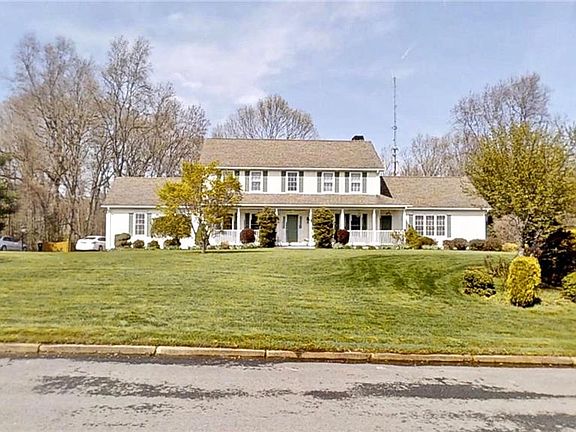 3rd image of 24 Lauren Ct