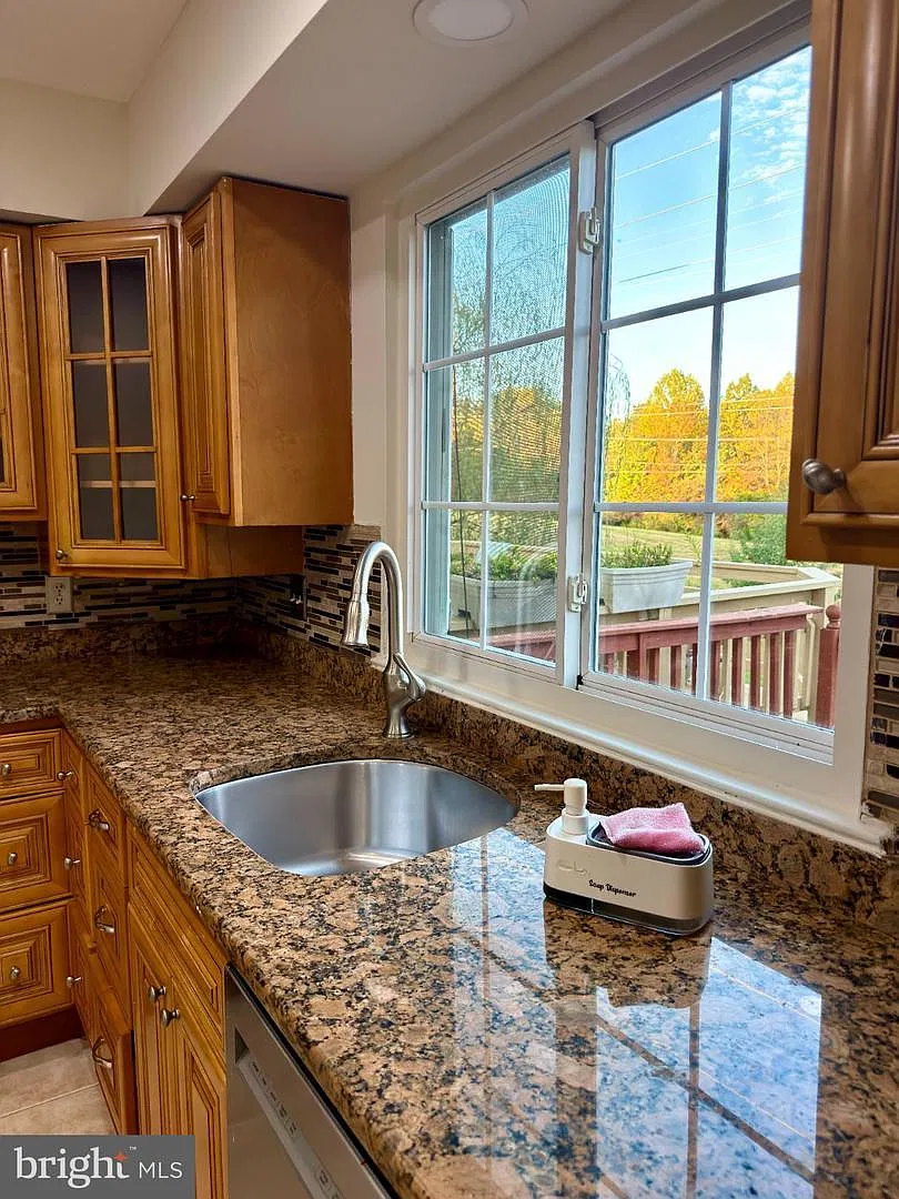3 bed, 2.5 bath, $2,800 — Photo 4