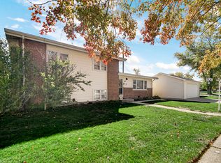 420 Carey Ct, Chicago Heights, IL 60411