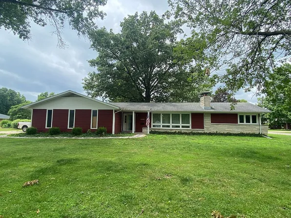 1610 Kane St, Carlyle, IL 62231