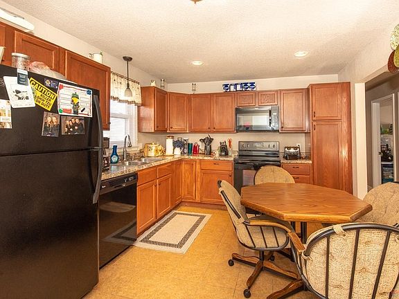 4th image of 287 Shelly Blvd