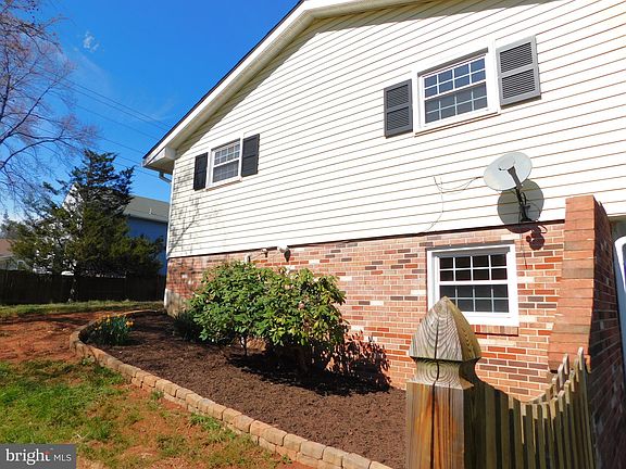 4th image of 1701 N Amelia St