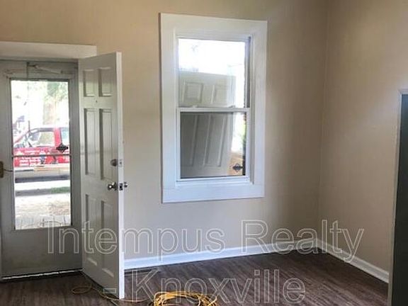 3rd image of 2000 Forest Ave