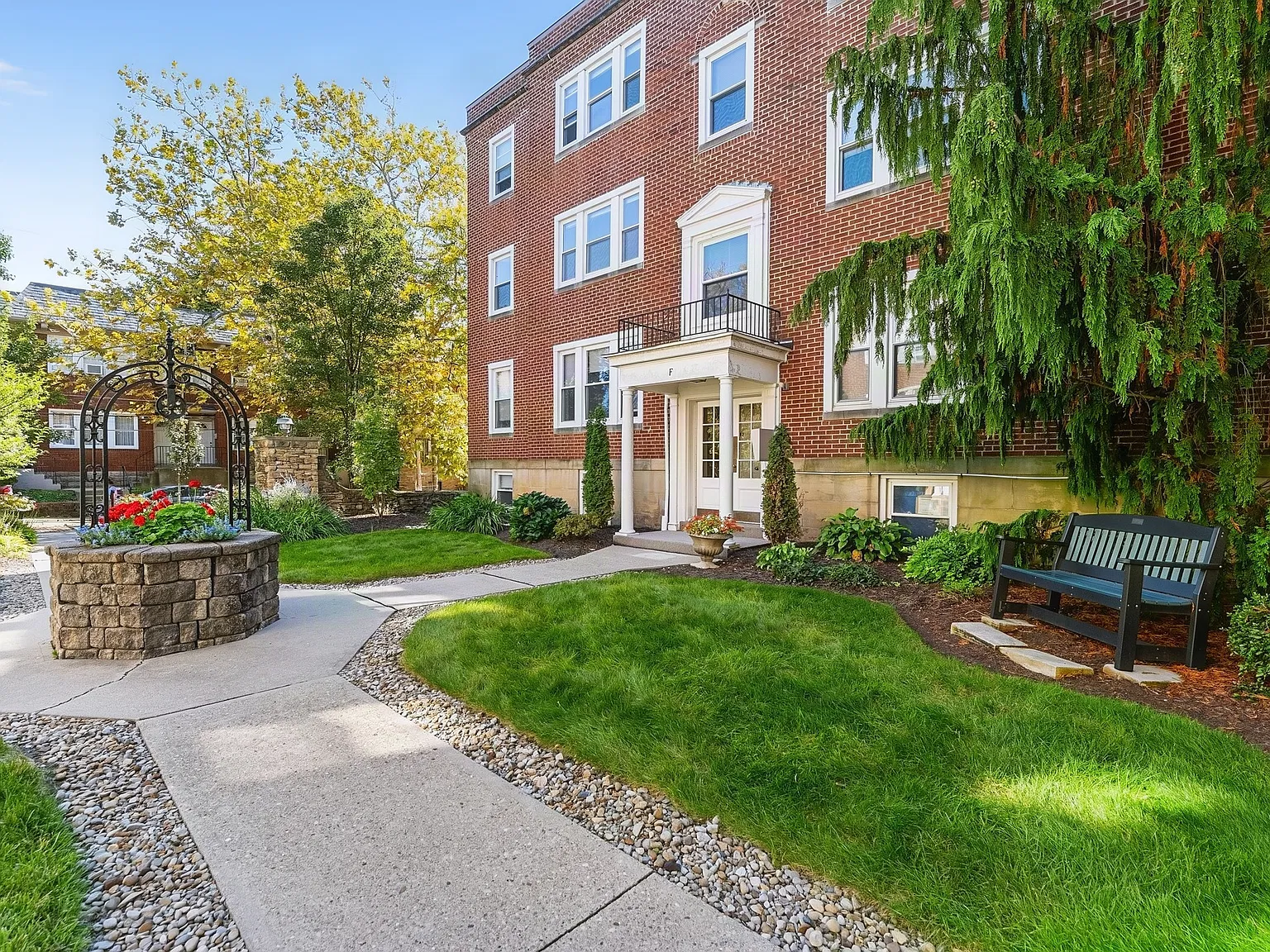 1 bed, 901 sqft, $1,395 — Photo 1