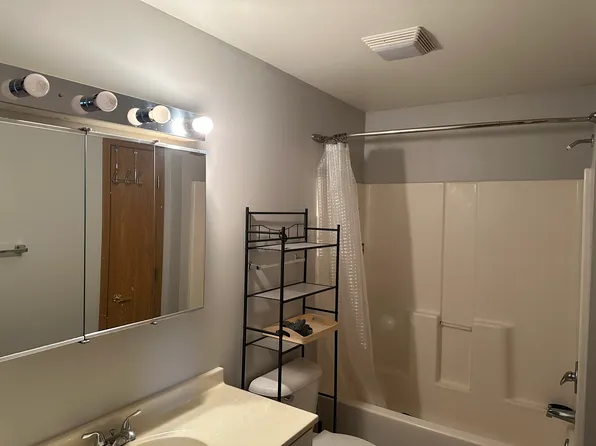 1570 W Sand Bar Ct Unit 2F, Round Lake Beach, IL 60073