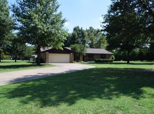667 Oakdale Dr, Enid, OK 73703