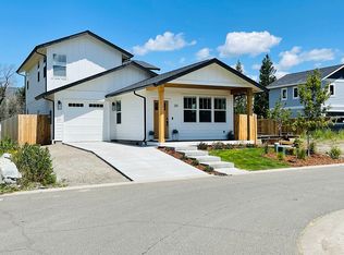 251 Rockfellow Pl, Talent, OR 97540