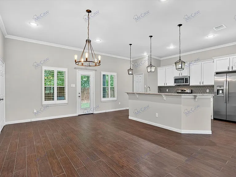 1310 Yale St — Photo 6