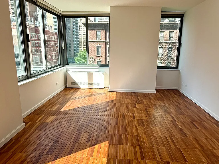 300 E 85th St #504 — Photo 2