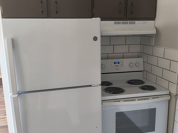 4th image of 405 McBarnes St #9