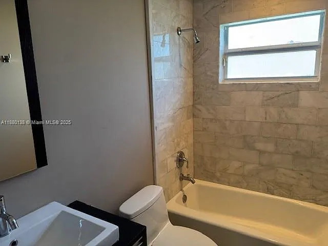 200 NE 44th St — Photo 11