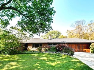 245 N Saint Marys Rd, Libertyville, IL 60048