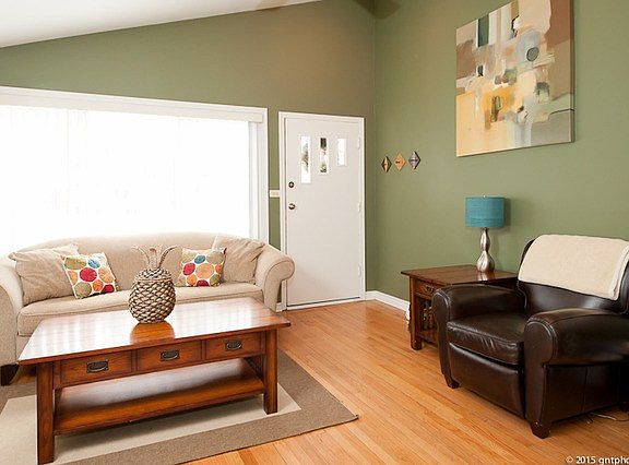 3rd image of 208 N Lombard Ave