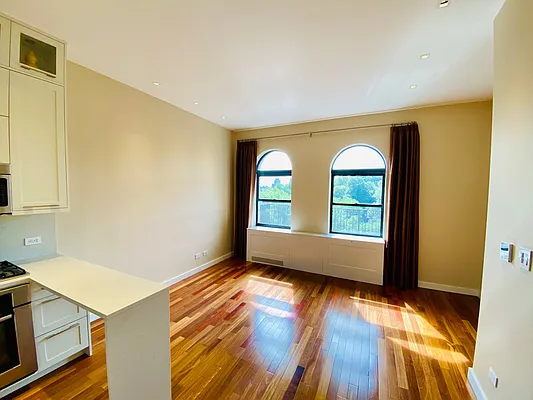 Rented by Mann Maurice A | media 14