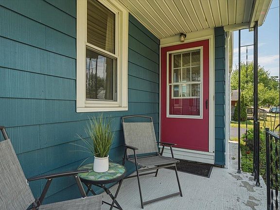 3rd image of 51 Cayuga Court