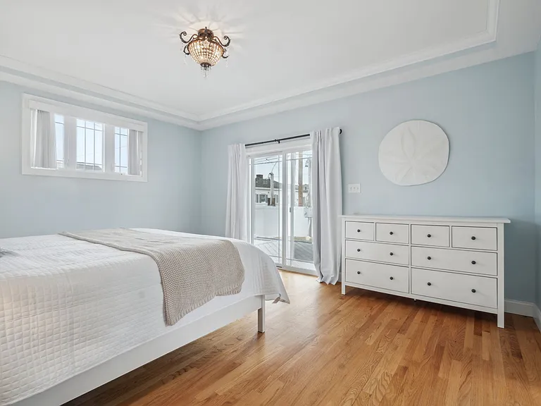 9 Lowell St — Photo 10